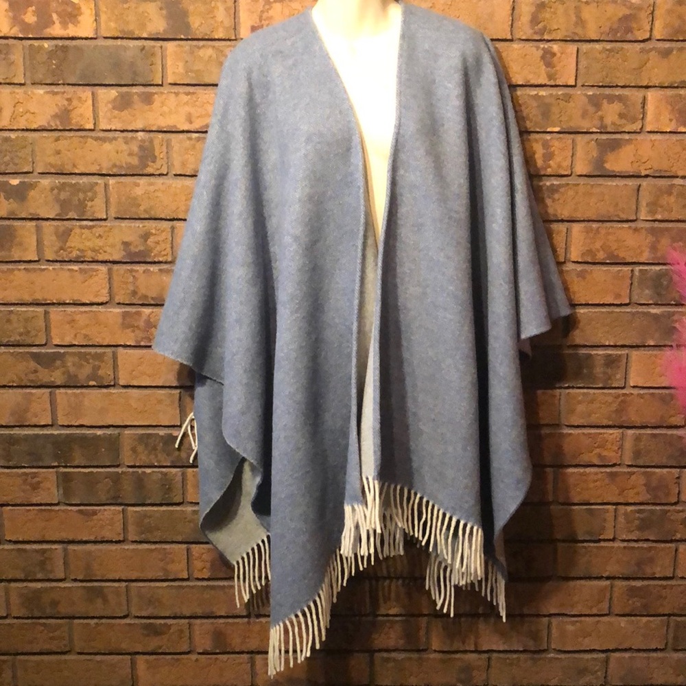 EUC Banana Republic Reversible Wool Blend Poncho Made in Italy SZ O/S Blue Grey